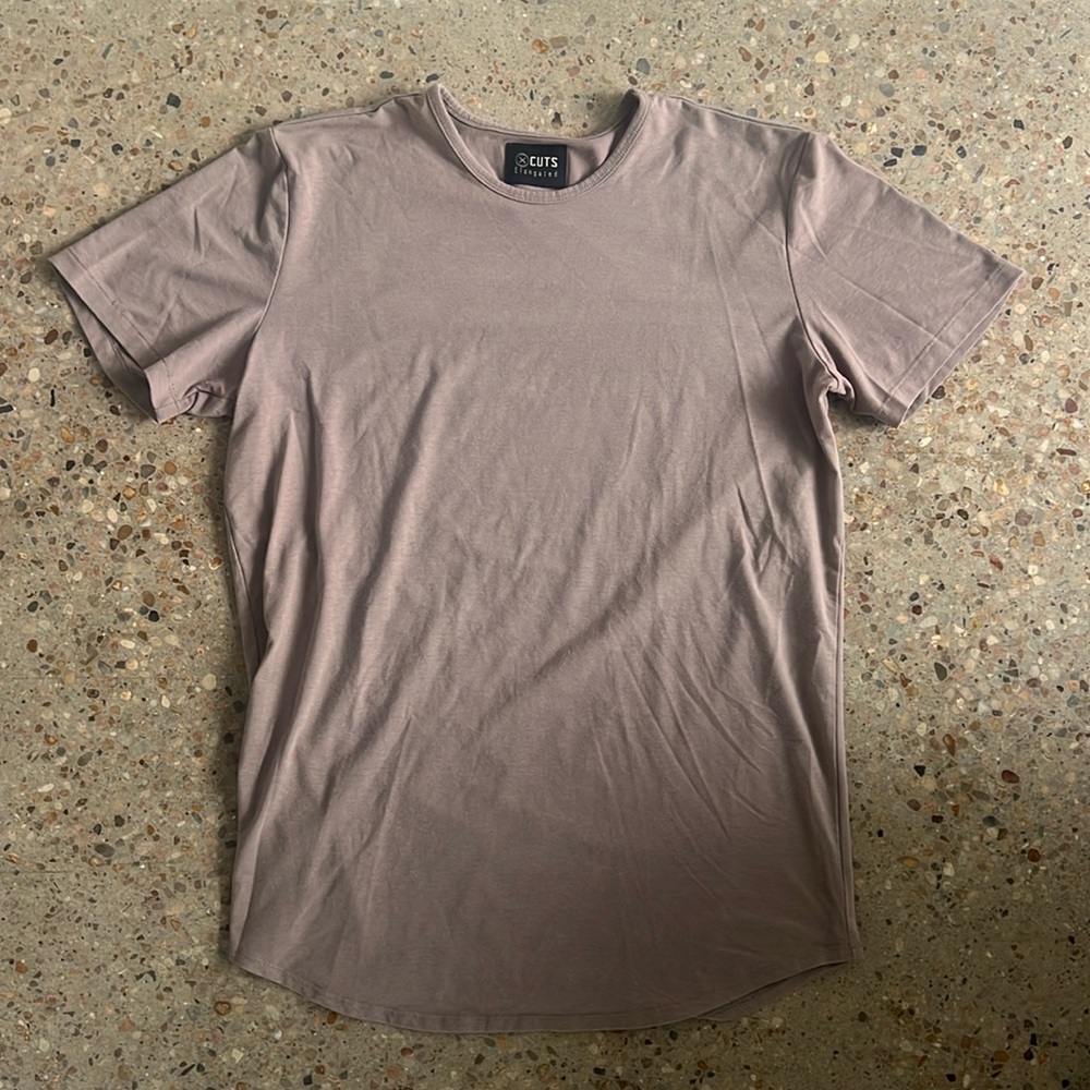 Cuts AO Elongated Tee